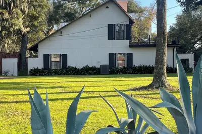 Image de Charming 4-bedroom house with Ac and fitness room in Biloxi for long term stays