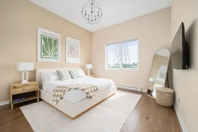 Image de Modern & Spacious 2br in Laval | Near Airport + Free Parking