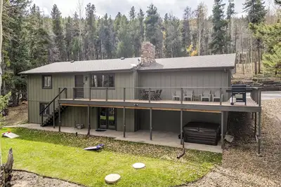 Image de Hot Tub + Game Room: Peaceful Retreat in Evergreen