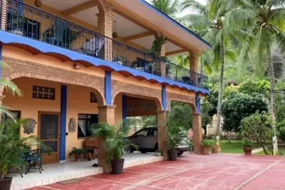 Image de Elena's - 2br Garden Home - Steps from the Beach