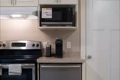 Image de Stylish Home in Vancouver’s West Side - Near Yvr+Dt