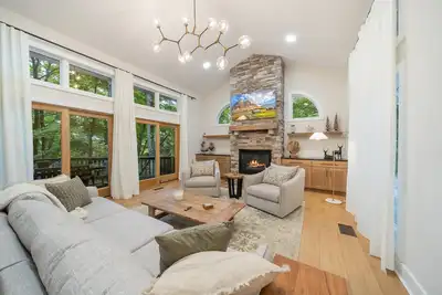 Image de Elegant Retreat in Yonahlossee Resort-Boulder Den