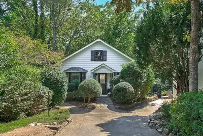 Image de Melrose House Cottage: Pet-Friendly Cottage with Patio | walk to downtown