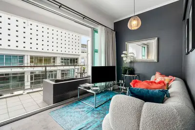 Image de Sleek Waterfront Escape on Princes Wharf with Free Carpark