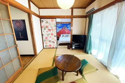 Image de Nostalgic Japan! Direct to Shinjuku & Shibuya on Jr Station.