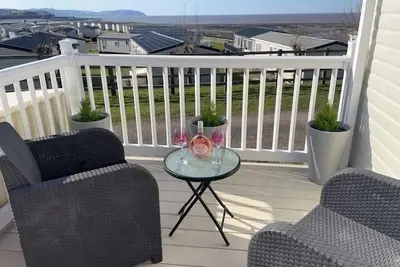 Image de Cabin - Sleeps 4 - Pets Ok - Balcony - Parking