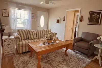 Image de Cozy Cottage | 3 Br/2 Ba -15 min Downtown Dallas