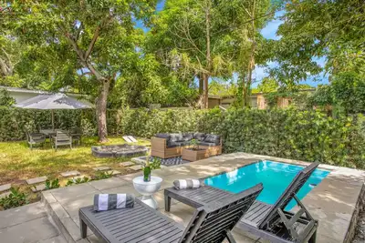 Image de Villa in the heart of design district! Pool+Location