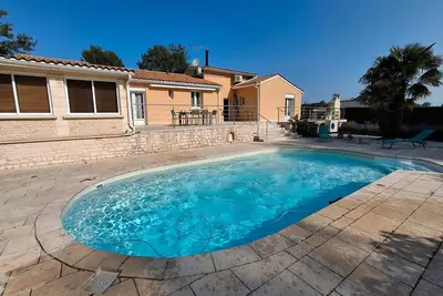 Image de Maison de vacances « Les Hauts De Belette » avec piscine privée, Wi-Fi et climatisation