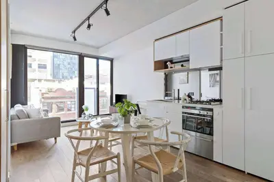 Image de Cozy 2br Retreat Steps from Melbourne Central