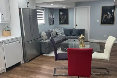 Image de Cozy 2 bedroom 1 bathroom basement apartment