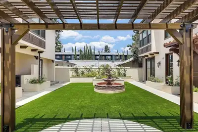 Image de Elegant Pasadena Homew Patio Parking Near Old Town