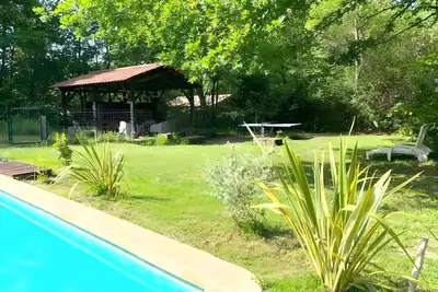 Image de Maison calme et indépendante avec piscine et jardin privatifs, à 30 min de Bordeaux