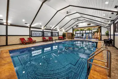Image de Majestic 12br Tudor Estate w/ Pool, Theater, & Event Space – Sleeps 48