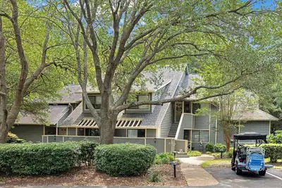 Kingston Sjp 13e 2nd Floor Villa w/pool/beach