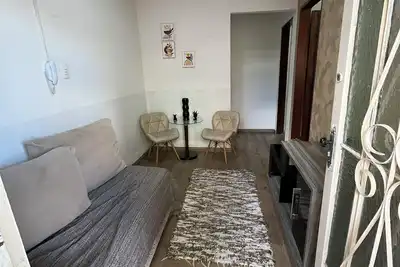 Image de Complete studio apartment with kitchen