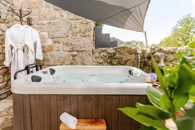 Image de Cocon avec ou sans jacuzzi, sauna en Ardèche verte