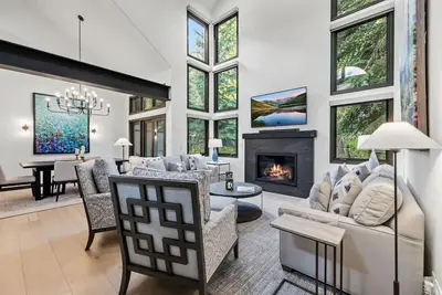 Image de Summit on Dakota | Luxe Arrowhead Retreat