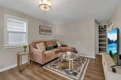 Image de Buffalo/Kenmore Stylish 2-Bedroom, 1 Bathroom Lower Apt. Unit