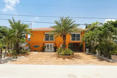 Image de Sunset Reef 2bed/2bath updated single family with private pool & dockage