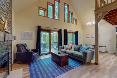 Image de Year-round Northwoods retreat on quiet lake near Minocqua