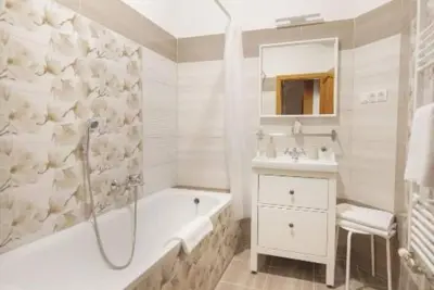 Image de TópART Apartman I: Apartment with pool view