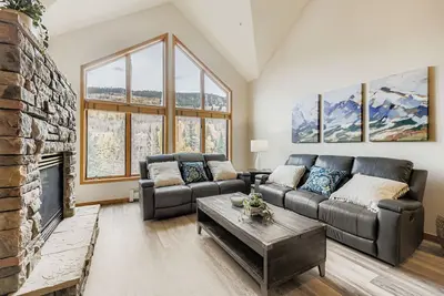 Image de Luxury Mountain Escape in Keystone – Sleeps 12, Walk to Gondola!