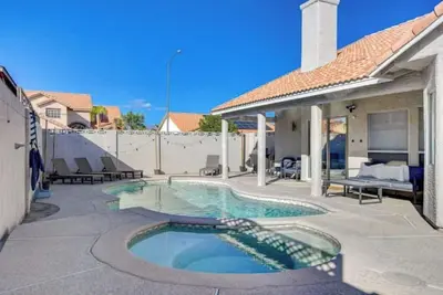 Amazing 4bd Home w/Pool, Arcades, & Billiard!