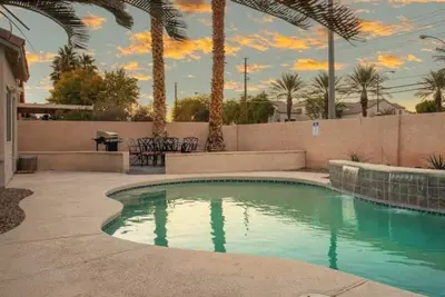 Beautiful 4bd Escape w/ Pool, Bbq & Pool Table!