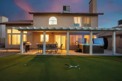 Extravagant 4bd Home w/ Hot Tub & Pool Table