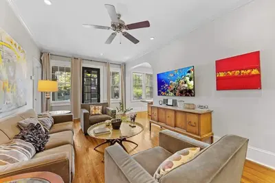 Image de The Home Collection: Historic Myers Park 2br w/ Screened Porch & Patio