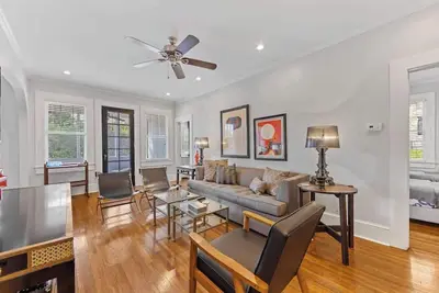 Image de The Home Collection: Historic Myers Park 2br/2ba | Step-Free | Screened Porch