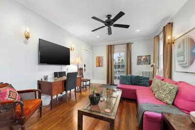 Image de Historic Elizabeth Retreat | Private Porch & King Suite | 1st Floor Ease