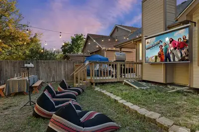 Image de Game Room Paradise, Firepit & Outdoor Movies