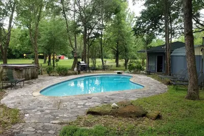 Image de 1 Large Bedrooms Estate | Pool