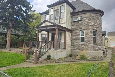 Image de Beautiful Charming Centrally-Located  Remodeled Victorian Home in Helena