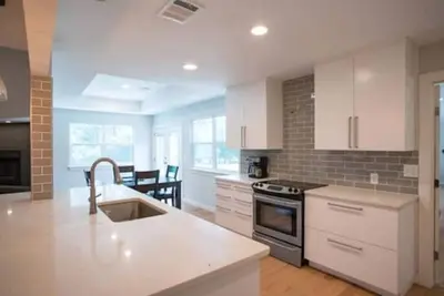 Image de 2 Large Bedrooms | Private | Downtown