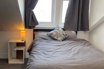 Image de 4 bed apartment near to beach, restaurants, transport and small supermarke.