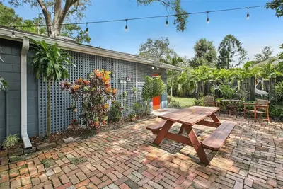 Image de Amazing cottage in sunny Tampa close to everything.