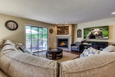 Image de Deer & Doe*Fire Pit*Private 3 Acres*2 Living Rooms