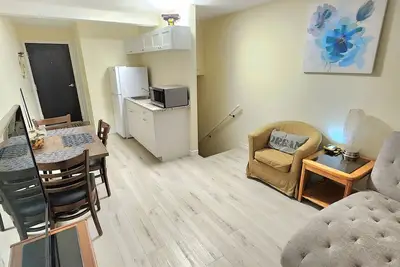 Image de Big 1 Bedroom Plus Den In Arthur - 3 Beds