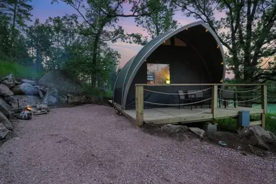 Image de A Peaceful Winter Retreat in the Pines