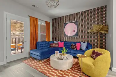 Image de Luxe Retreat w Movie Room - Glam Station - Great Location - Pool Open