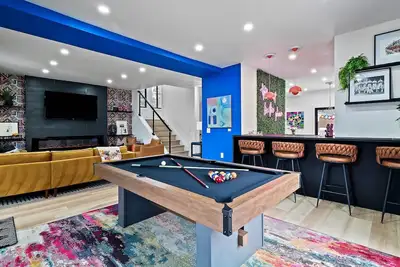 Image de Pool Table|Hot Tub|Fire Pit|Games|Bunk Slide|Wet Bar