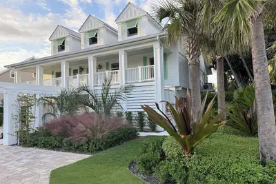 Image de Stunning canal front home east end Sanibel. Walk to beach, restaurants, biking