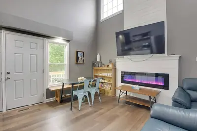 Image de Work From Home: Stylish Apartment in Cheverly!