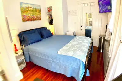 Studio in Brewer-Fireplace, Lux Bath