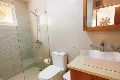 Image de Ground Floor Poolside Beachfront Condo