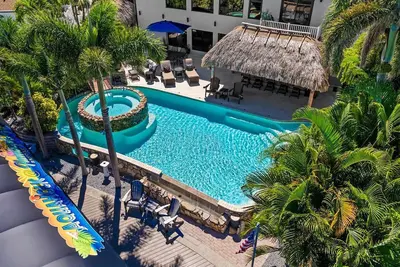 Image de Aquaholics: Canal Front, Dock, Pool, Tiki Bar by Anna Maria Life Vacation Rentals