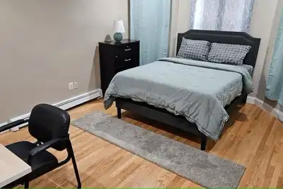 Image de Lovely fully equipped 4-bedroom apartment in charming Boston with parking.